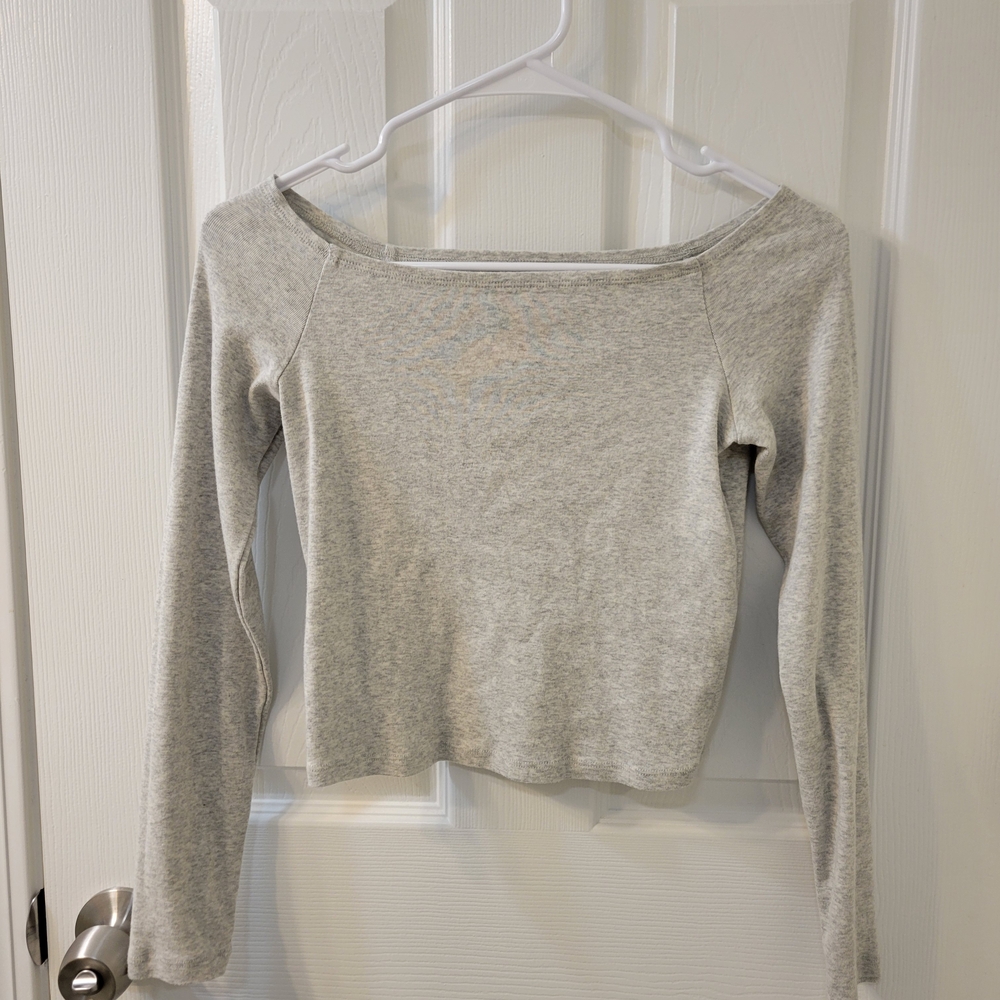 Hollister Light Gray Long Sleeve Top. Juniors XS